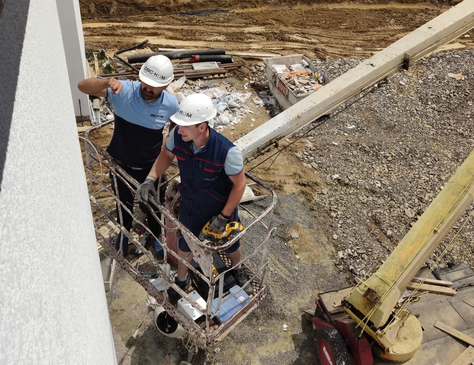 Зображення для статті: Монтаж поворотної роботизованої камери (PTZ)