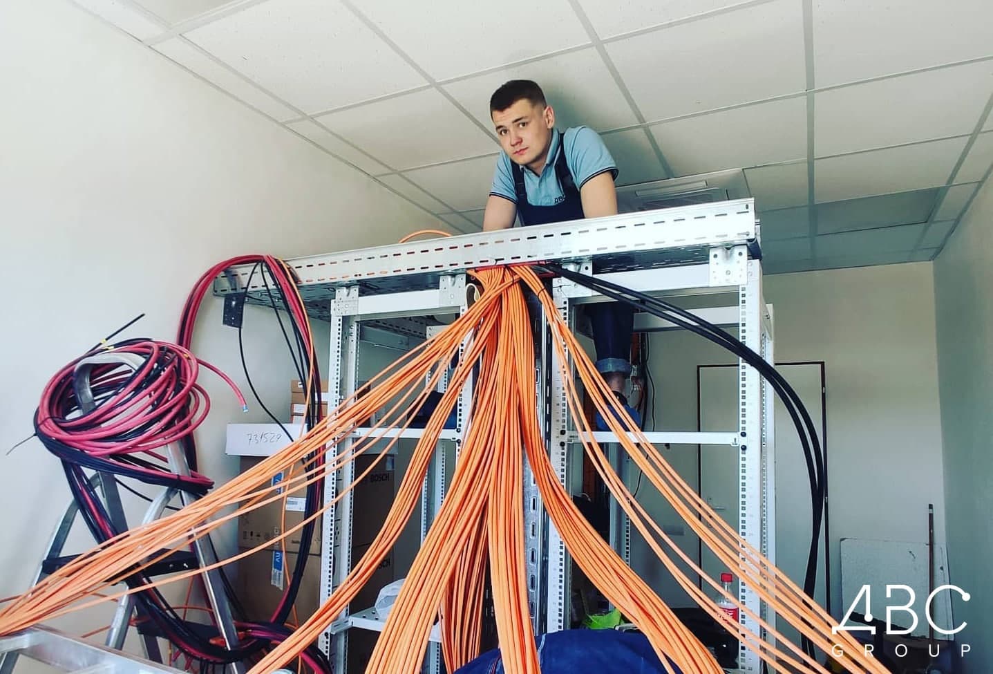 Зображення для статті: Швидке сортування великої кількості кабелів