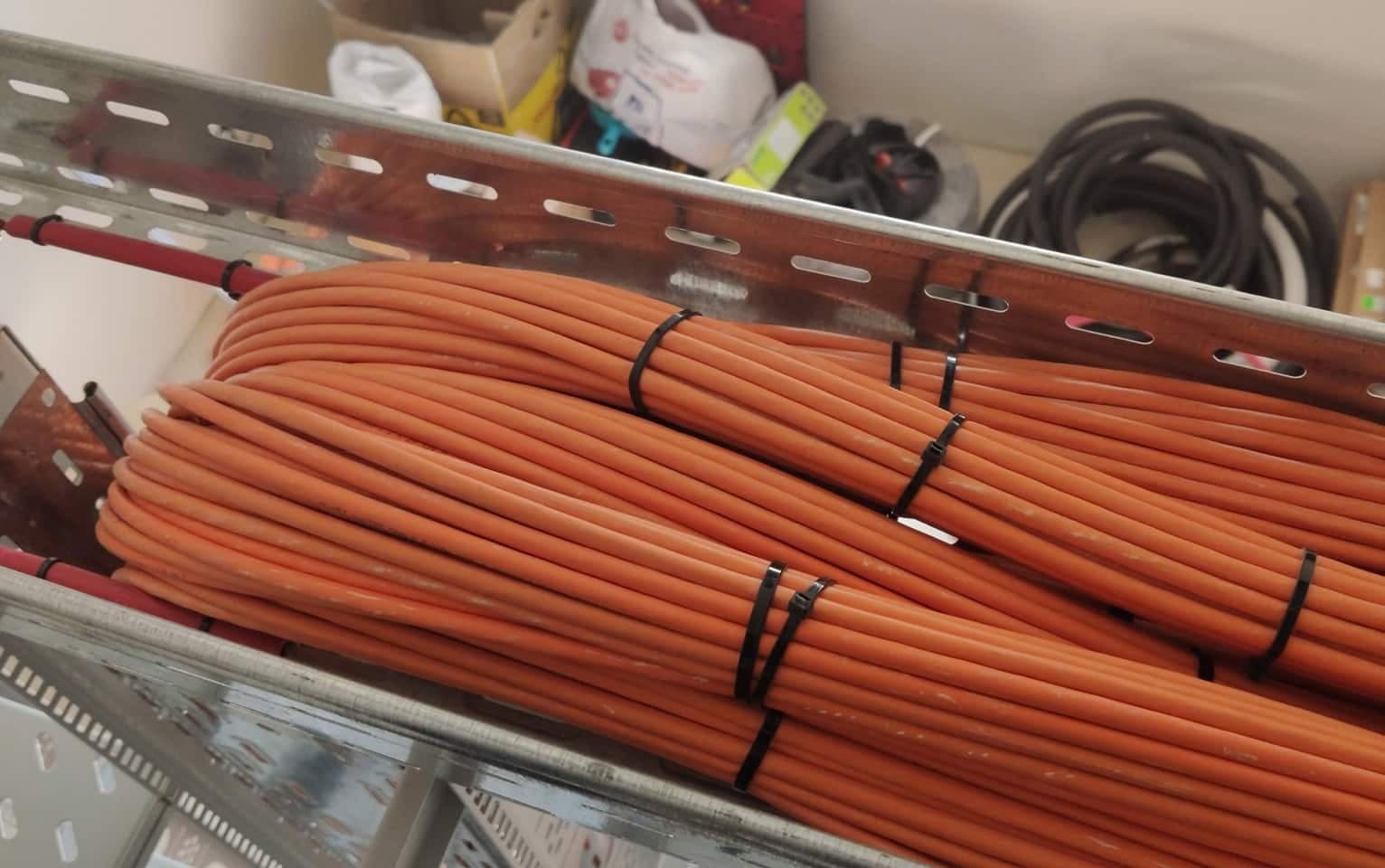 Зображення для статті: Продовжуємо монтаж слаботочних кабельних систем для Мукачівської Футбольної Академії